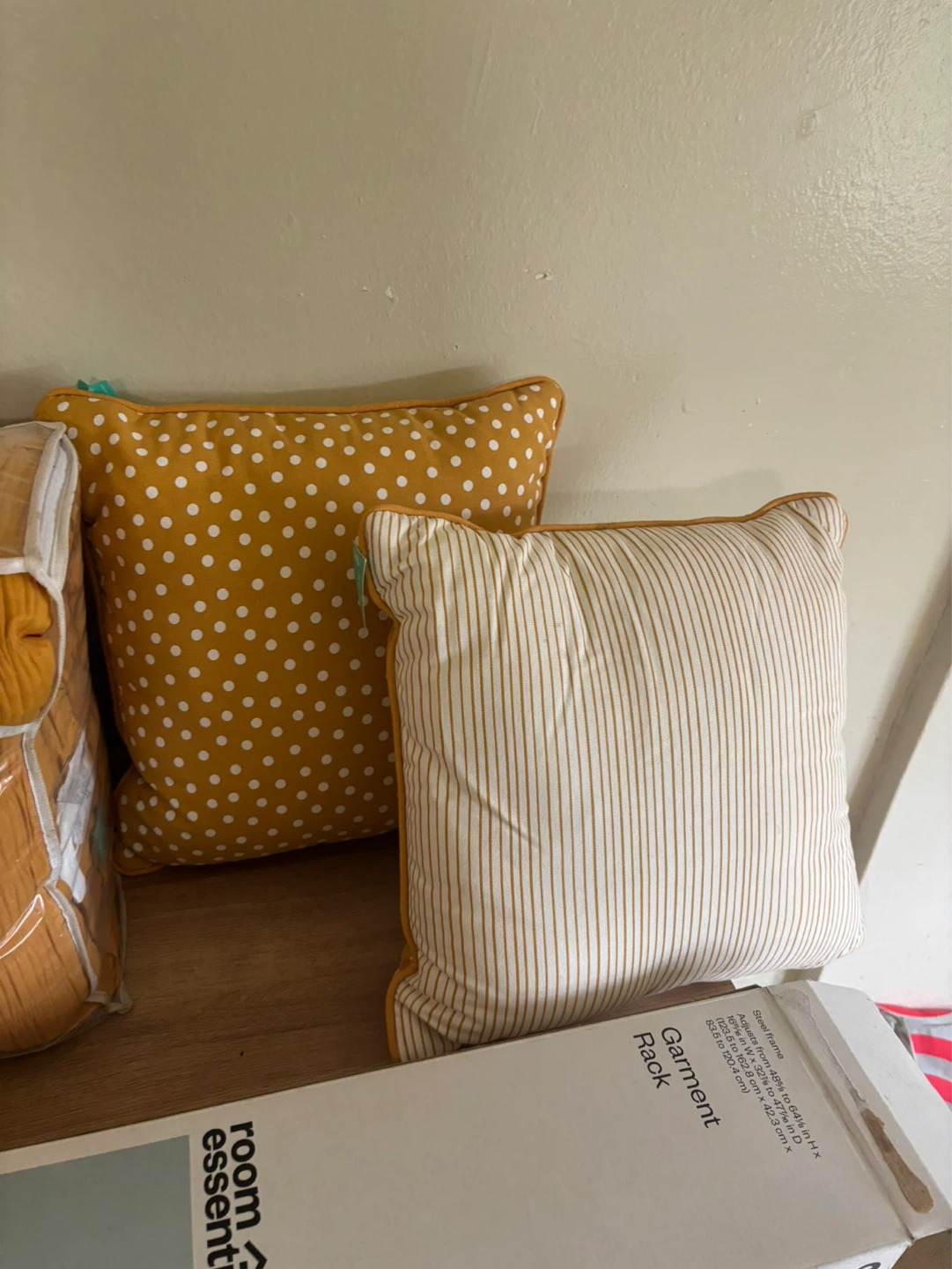 Full/Queen Seersucker Comforter Set/ Garment Rack