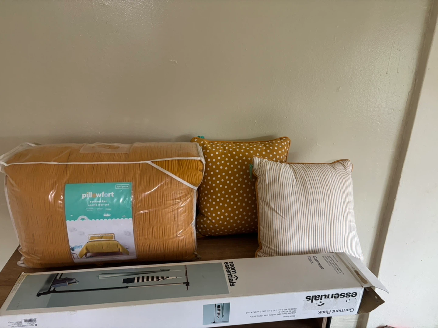 Full/Queen Seersucker Comforter Set/ Garment Rack - photo 3