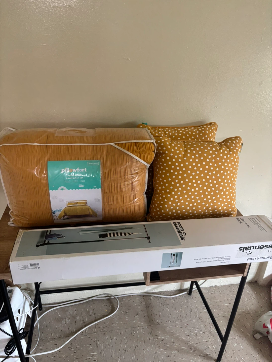 Full/Queen Seersucker Comforter Set/ Garment Rack - photo 2