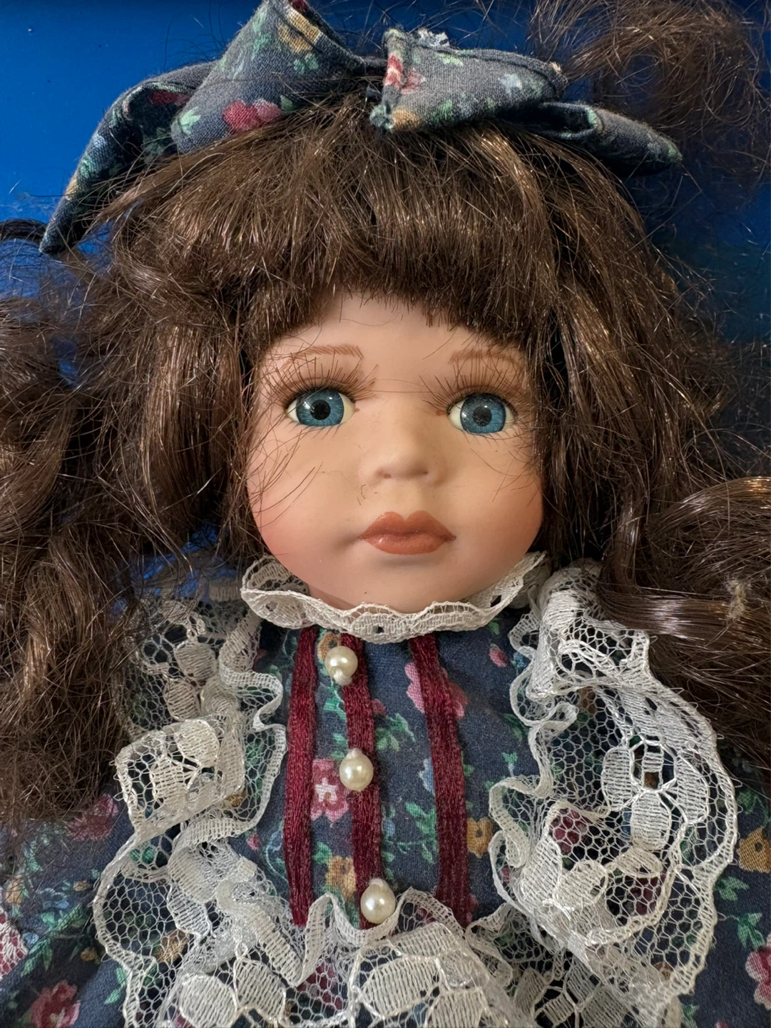 Maggie Doll Collection 1999 Limited Edition Porcelain Doll - photo 2
