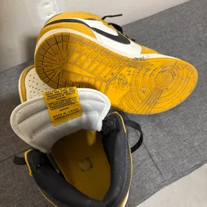 Nike Air Jordan 1 High OG Yellow Ochre 9.5