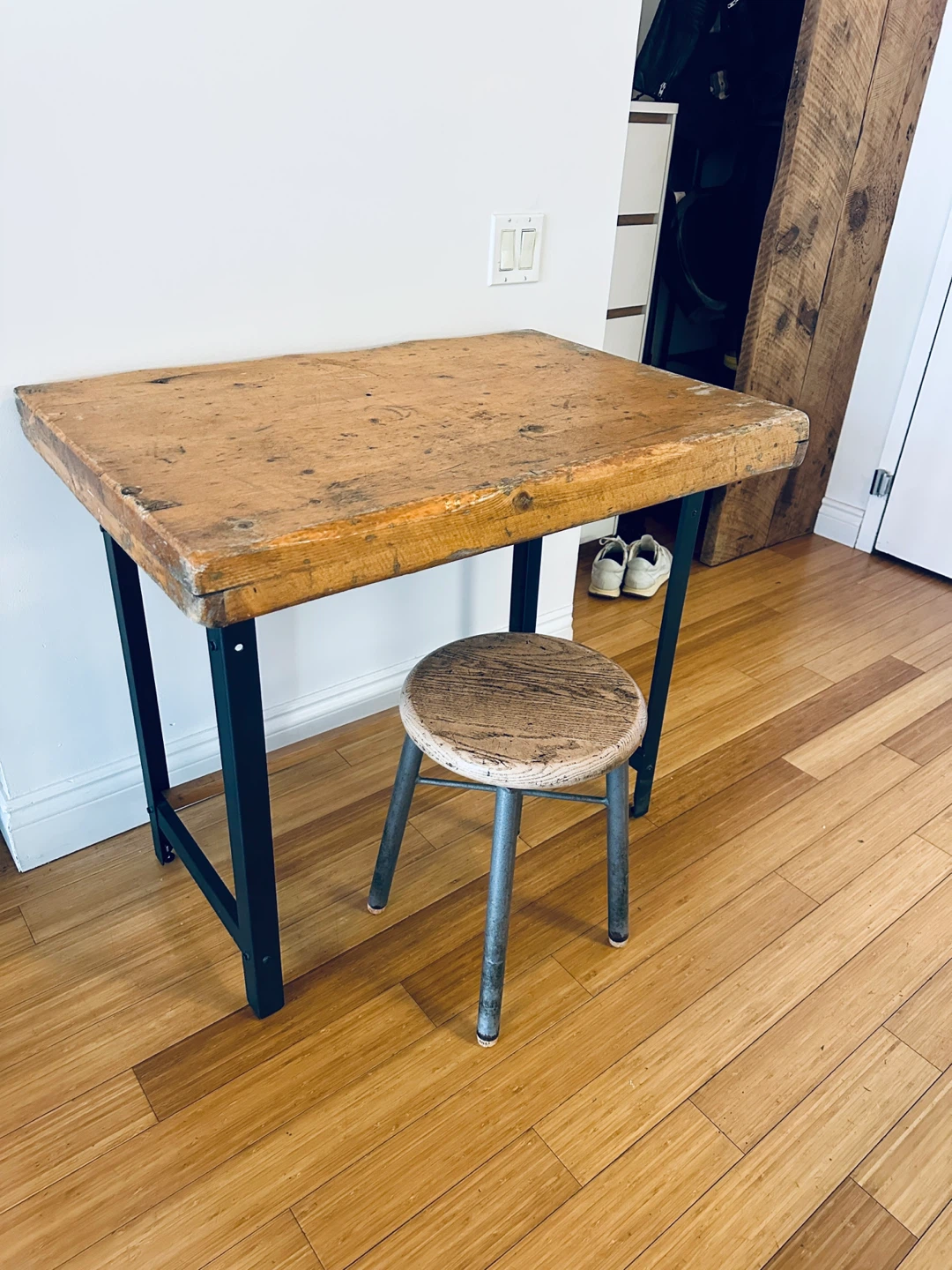 VINTAGE PINE WOOD SHOP CRAFT TABLE / OFFICE DESK W STOOL - photo 3