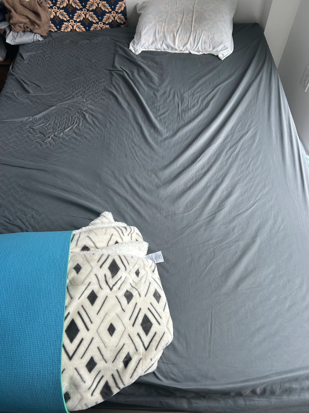 Queen Bed Frame with Mattress and bedsheet - photo 2
