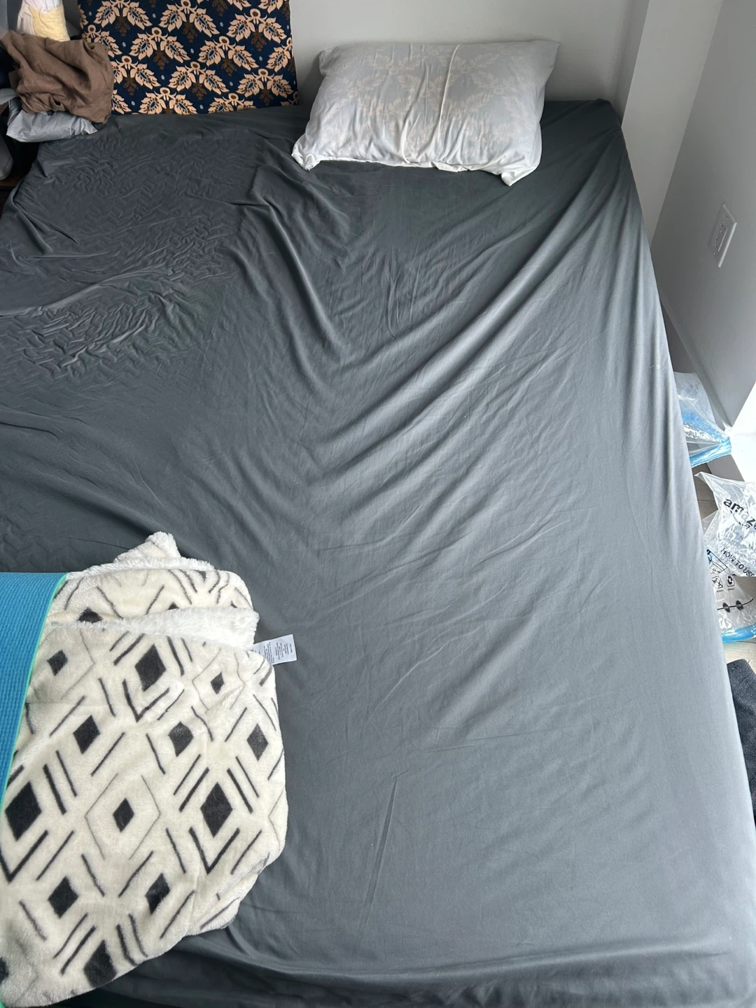 Queen Bed Frame with Mattress and bedsheet - photo 3