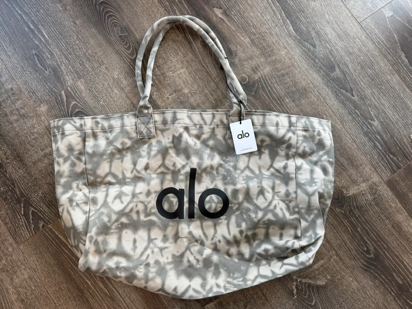 New with tag Alo Yoga Grey Tie Dye Tote Bag