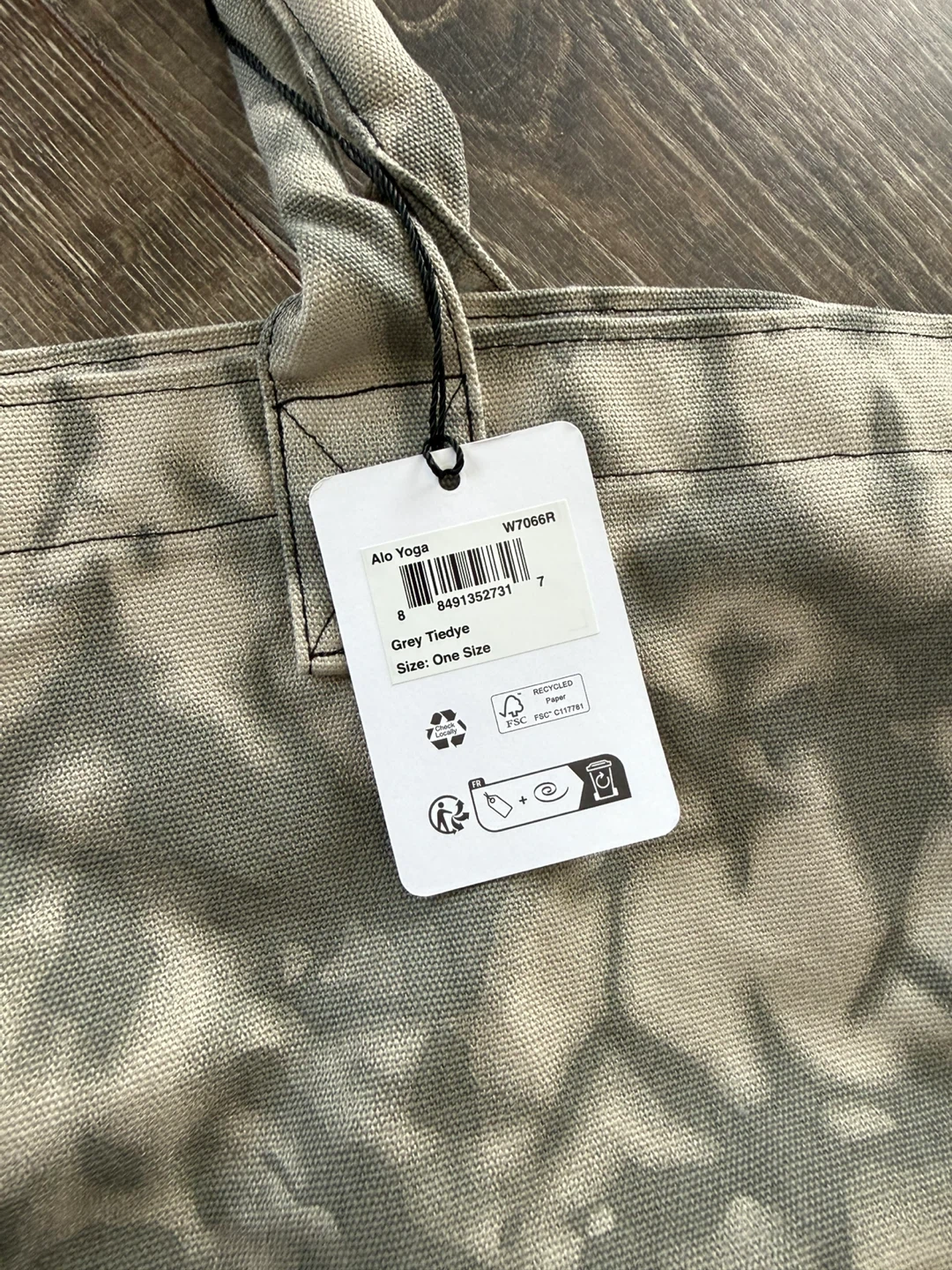 New with tag Alo Yoga Grey Tie Dye Tote Bag - photo 2