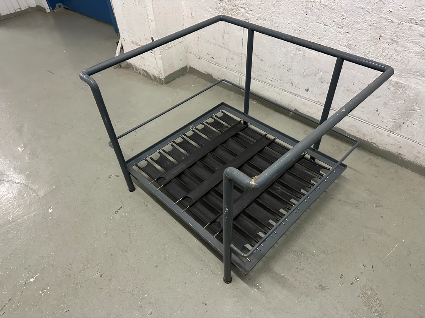 Le Corbusier LC2 Mid-century Modern Chair Frames - photo 2