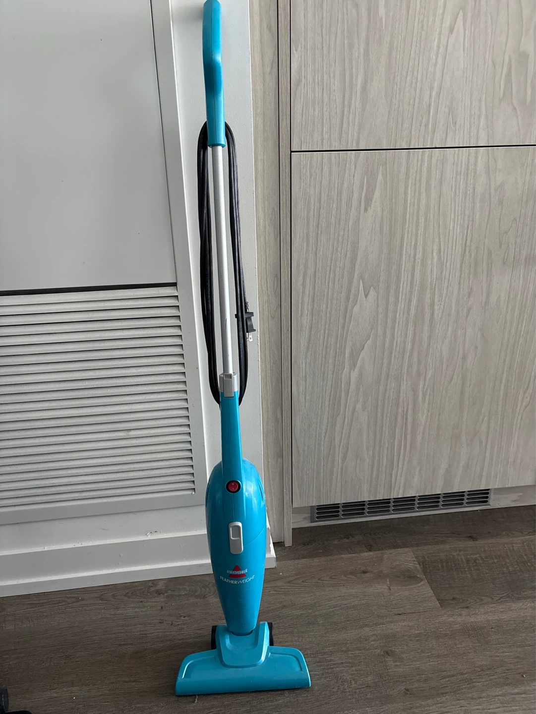 Bissell Featherweight Bagless Vacuum Cleaner - Blue