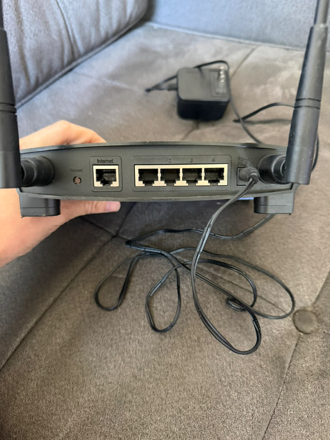 Linksys WRT54G Wireless-G 2.4GHz Router & Power Adapter - photo 3