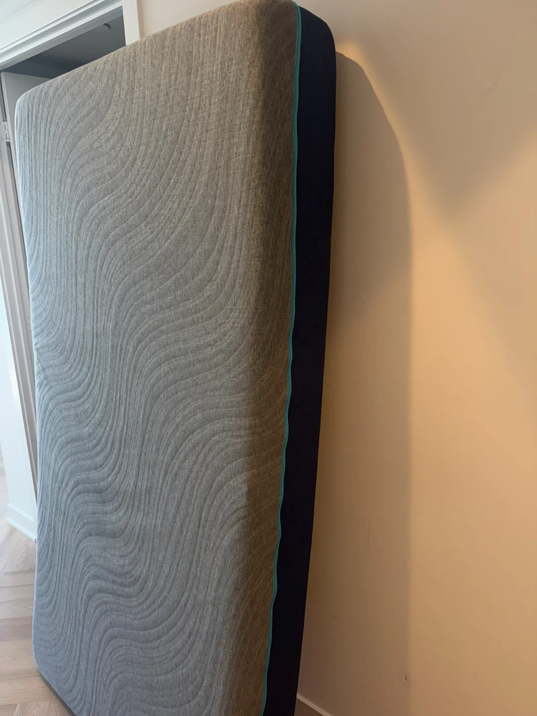 MEMORY FOAM 8 INCH TWIN SIZED MATTRESS - photo 2