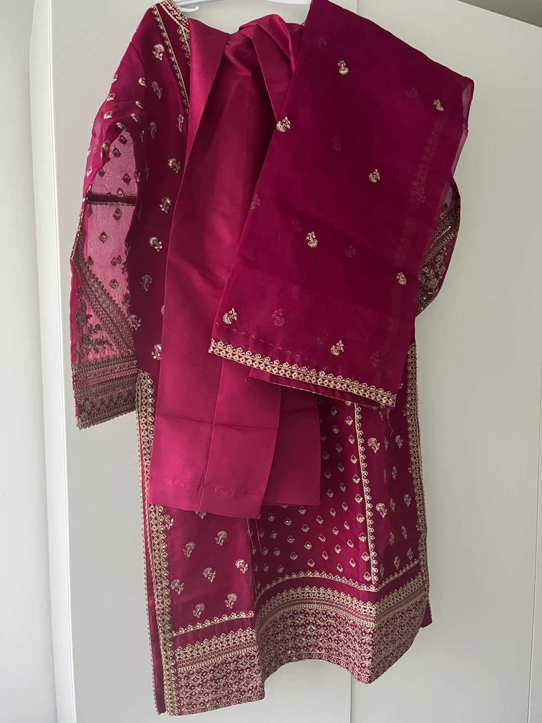 Brand New!! Women's Embroidered Suit. - photo 2