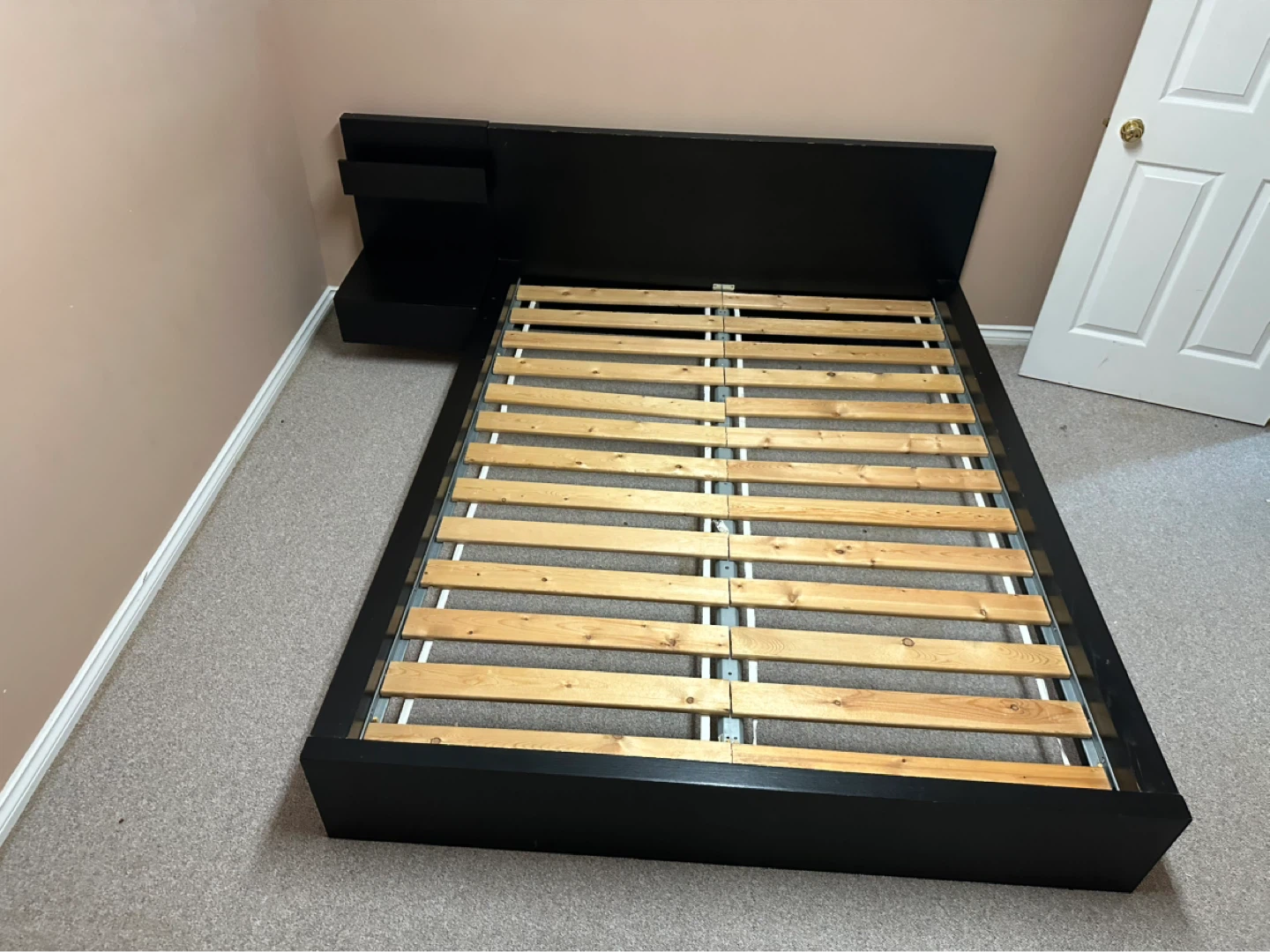 Ikea Queen bed frame *Free delivery - photo 3