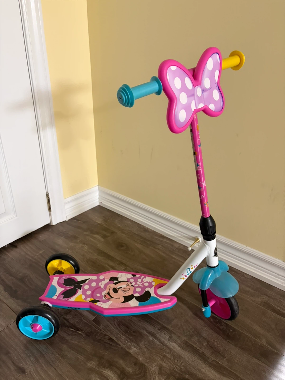 Disney Minnie Mouse 3-Wheel Scooter