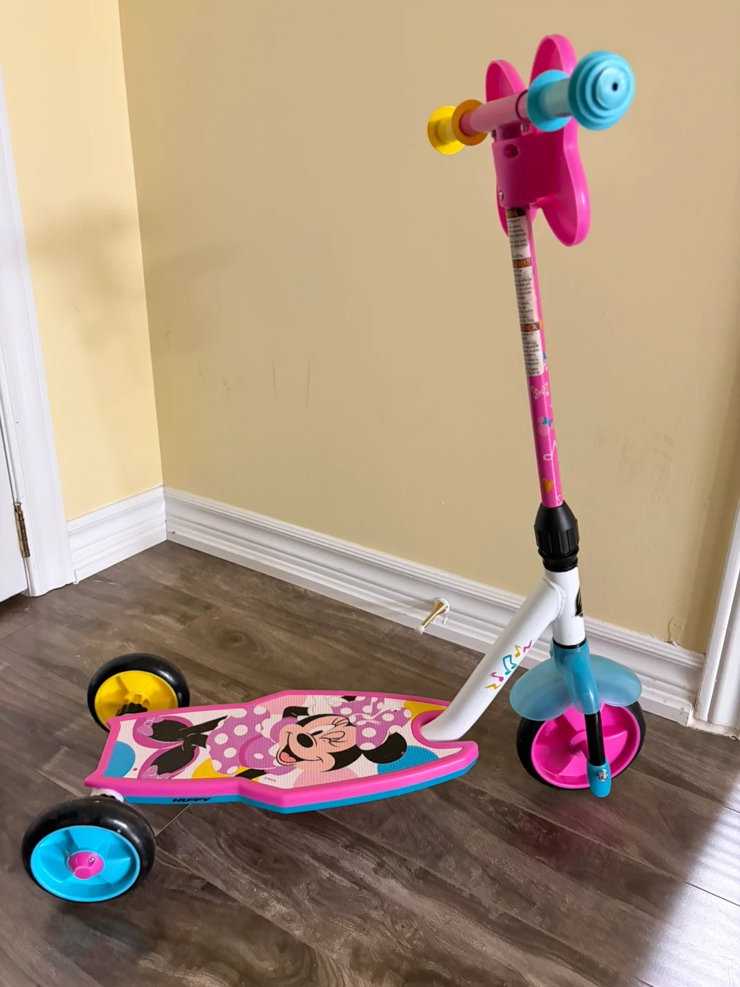 Disney Minnie Mouse 3-Wheel Scooter - photo 3
