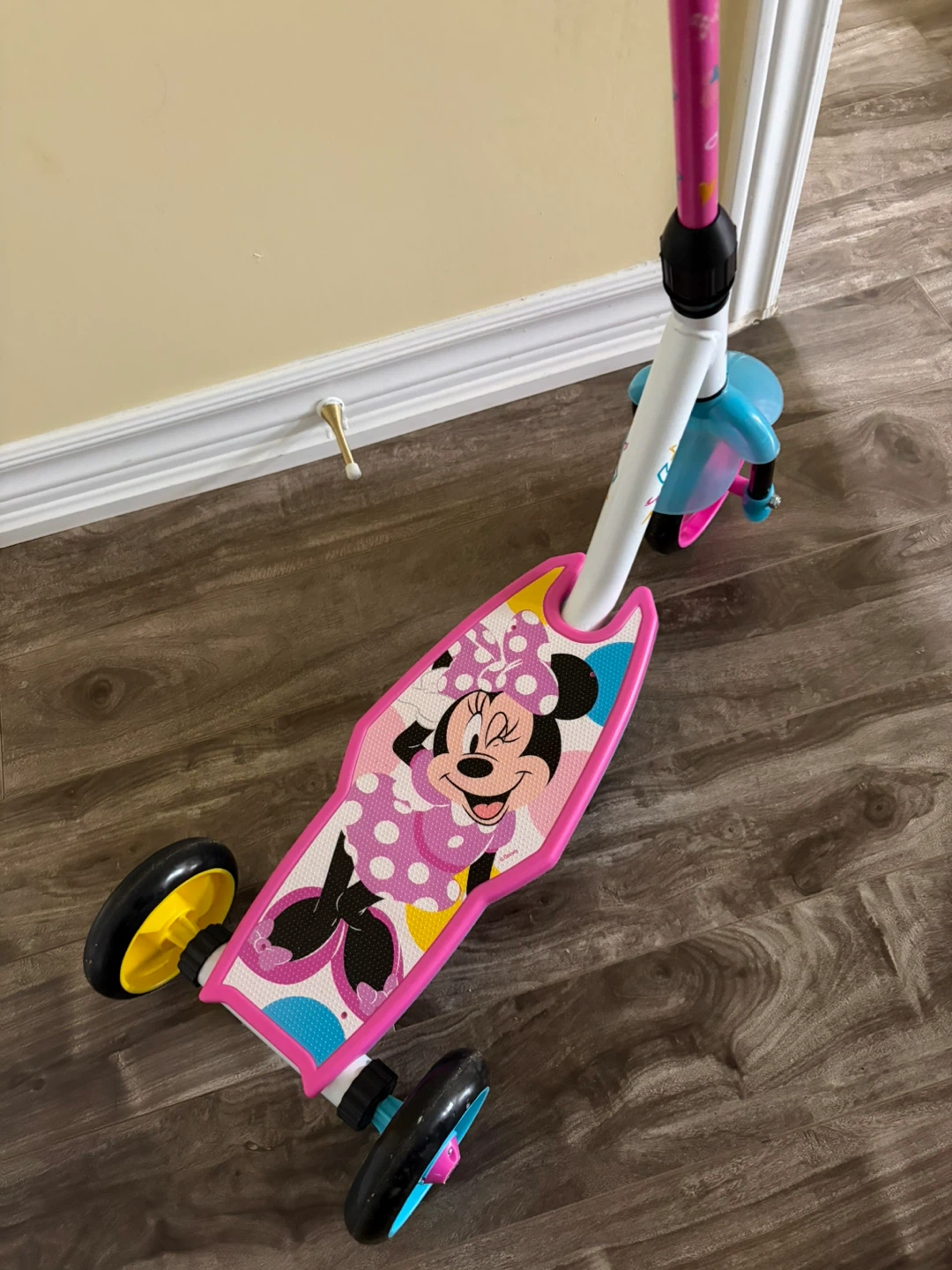 Disney Minnie Mouse 3-Wheel Scooter - photo 2