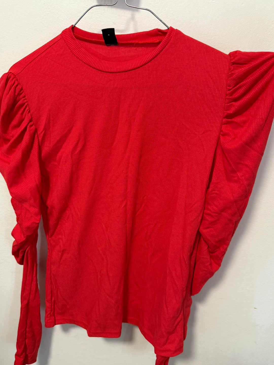 ‼️DECLUTTER‼️ Red Ruched Sleeve Ribbed Top - Size L - photo 2