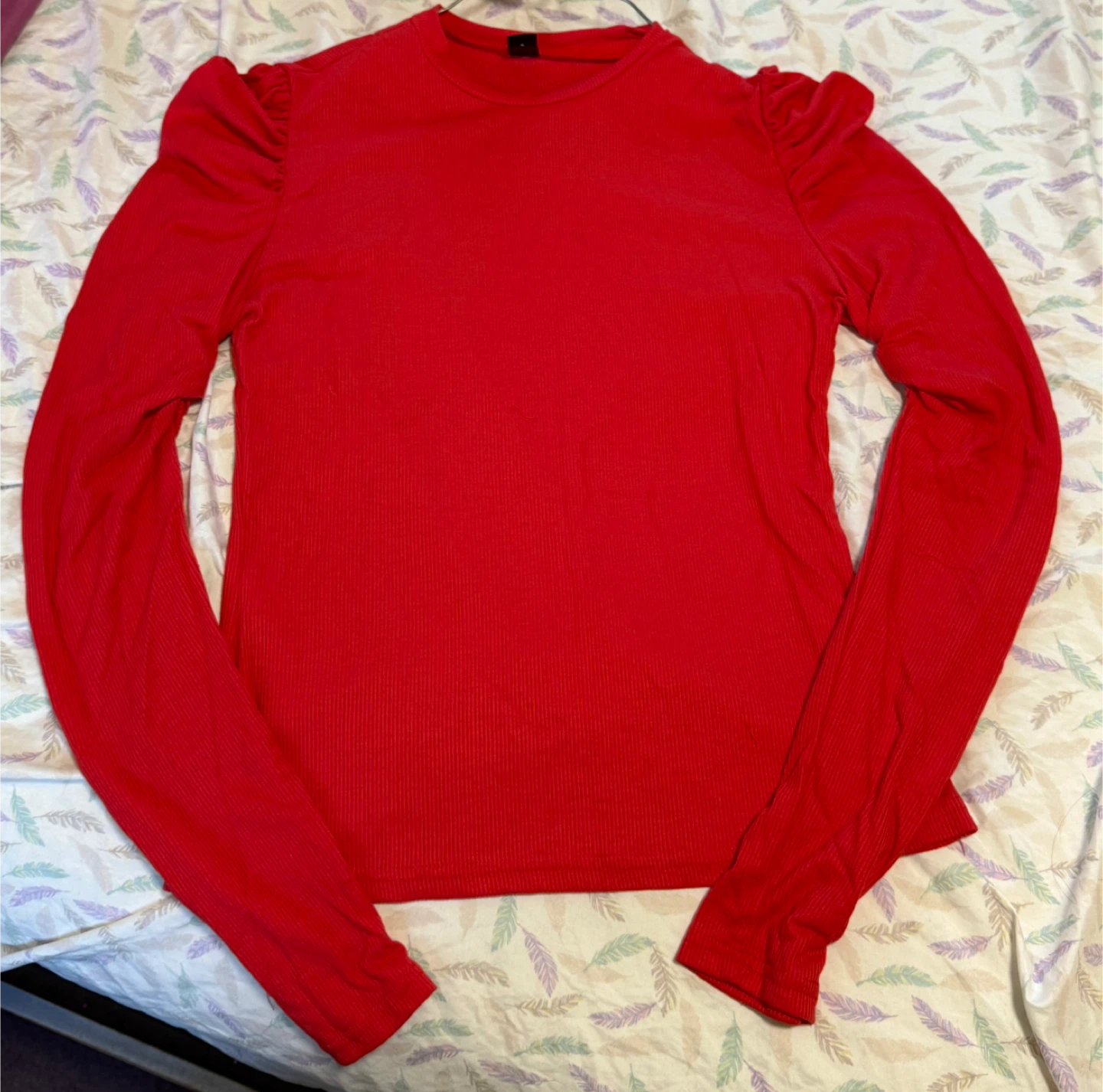 ‼️DECLUTTER‼️ Red Ruched Sleeve Ribbed Top - Size L
