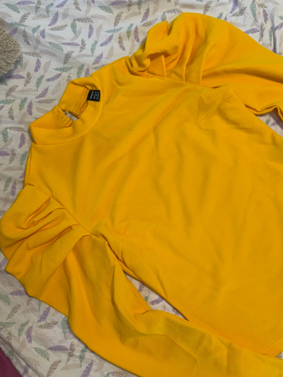 ‼️DECLUTTER‼️ Yellow Puff Sleeve Top - Size M 💛 - photo 5