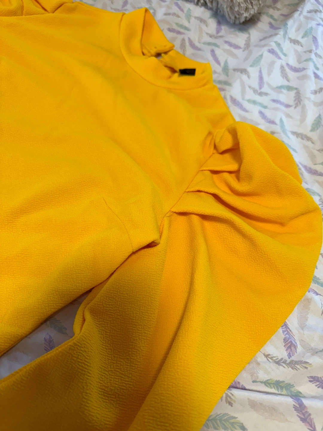 ‼️DECLUTTER‼️ Yellow Puff Sleeve Top - Size M 💛 - photo 3