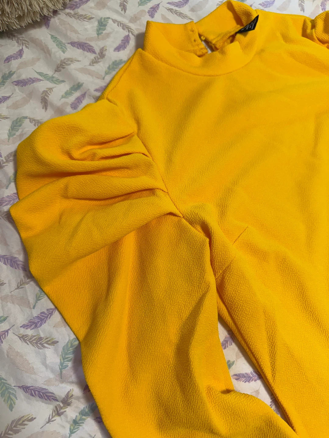 ‼️DECLUTTER‼️ Yellow Puff Sleeve Top - Size M 💛 - photo 2