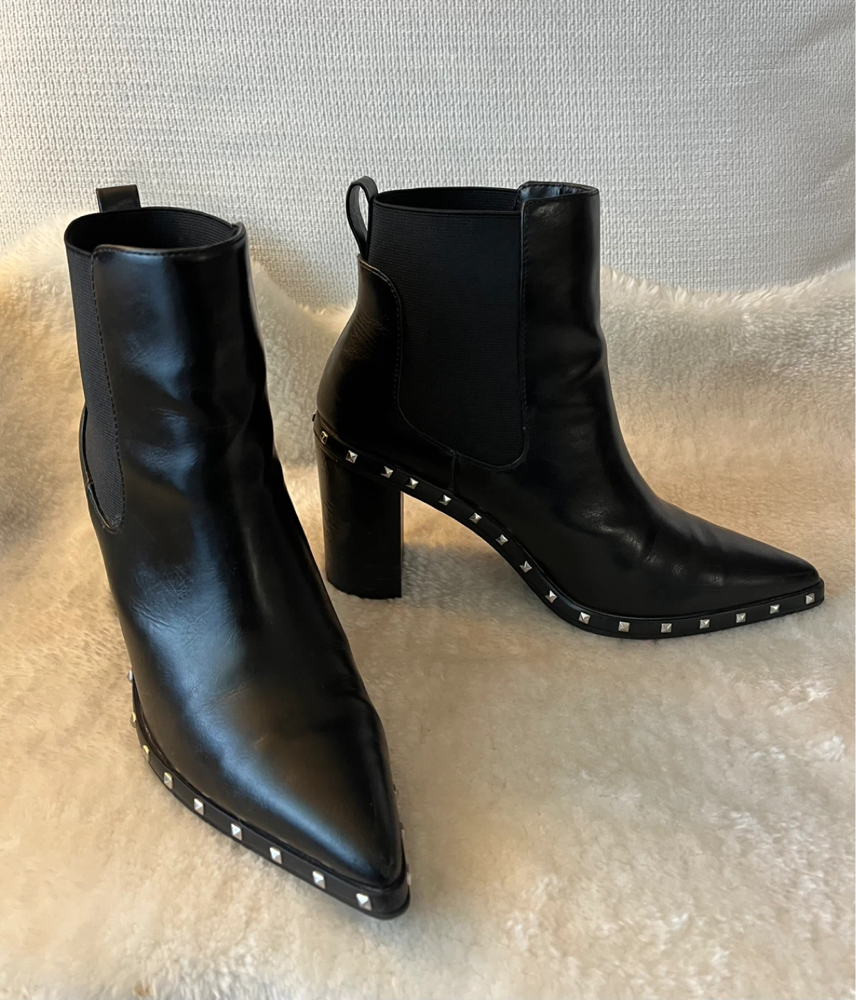 Black Studded Pointed Toe Heeled Boots Size 8M