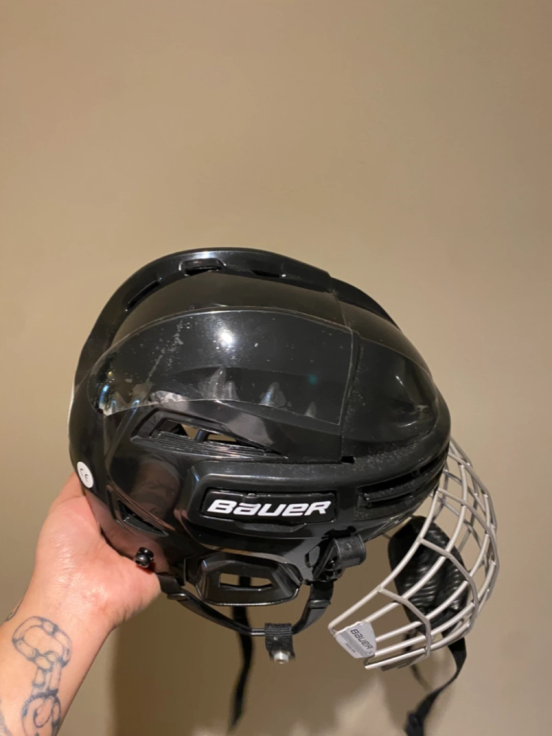 MOVING SALE!!! Baurer True Vision FM2100 Hockey Helmet - photo 5