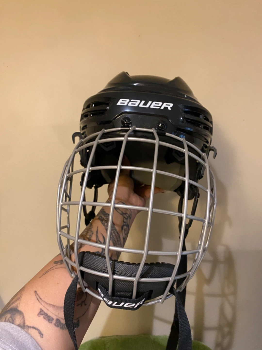 MOVING SALE!!! Baurer True Vision FM2100 Hockey Helmet - photo 2