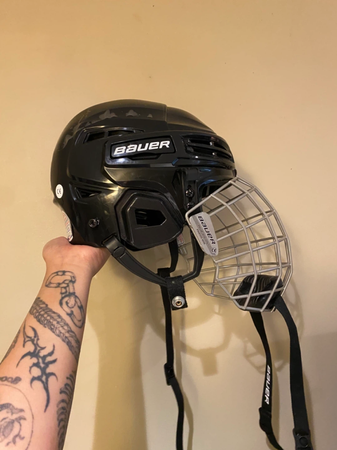 MOVING SALE!!! Baurer True Vision FM2100 Hockey Helmet - photo 3