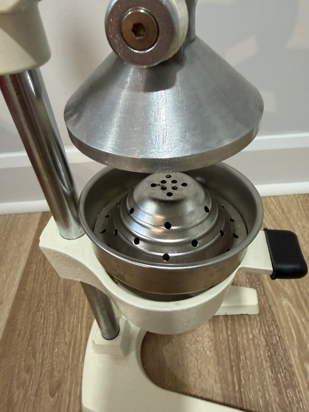 Manual Citrus Juicer - photo 3
