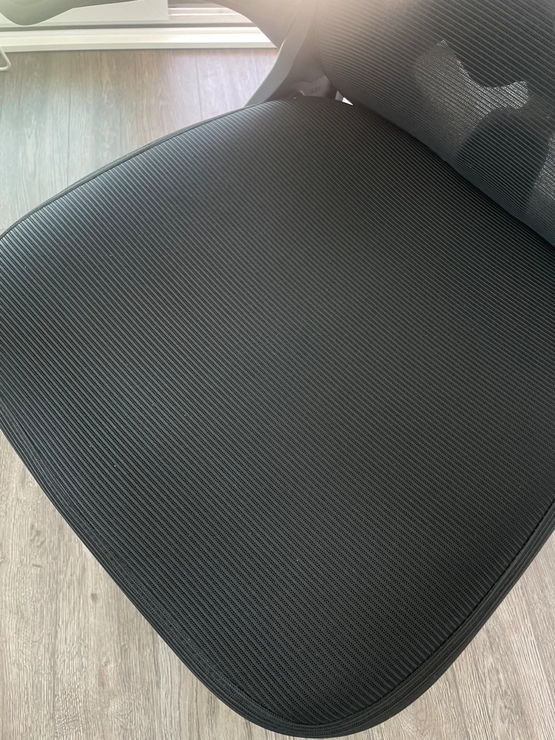 Black Mesh Office Chair - photo 2