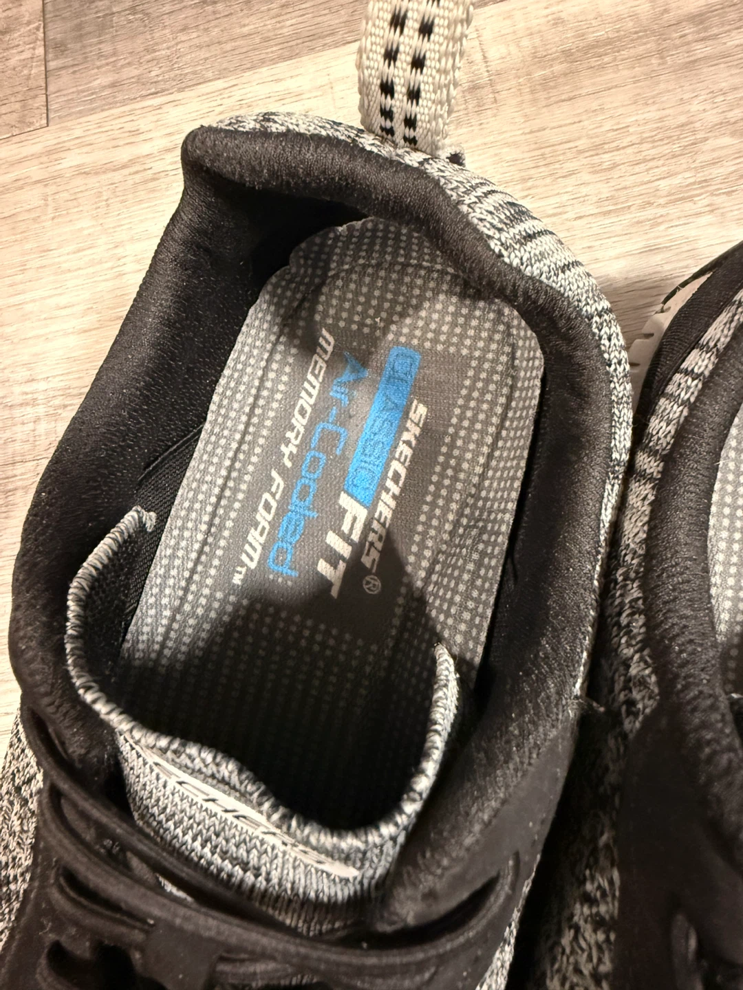 Skechers Memory Foam Sneakers – Excellent Condition - photo 3