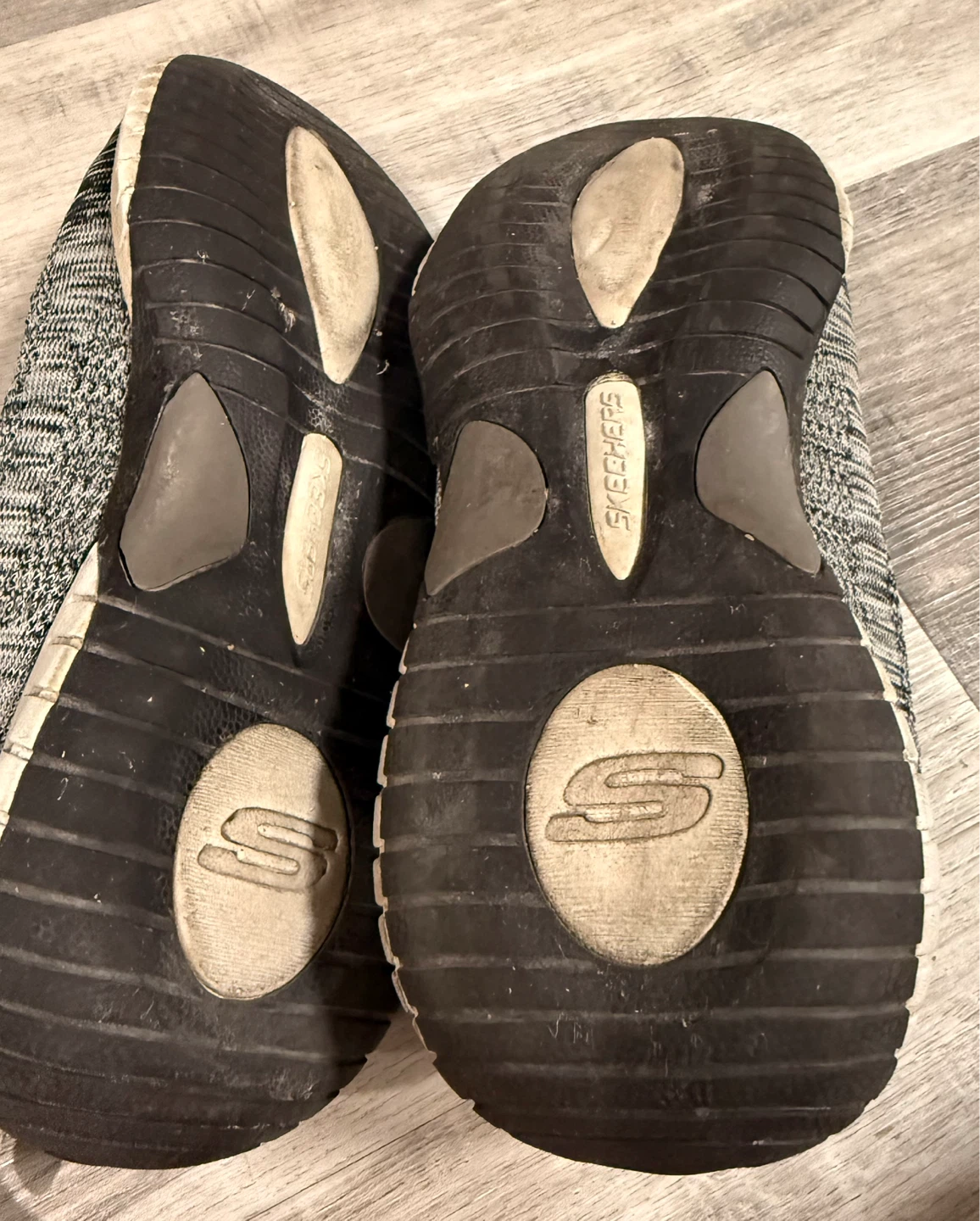 Skechers Memory Foam Sneakers – Excellent Condition - photo 2