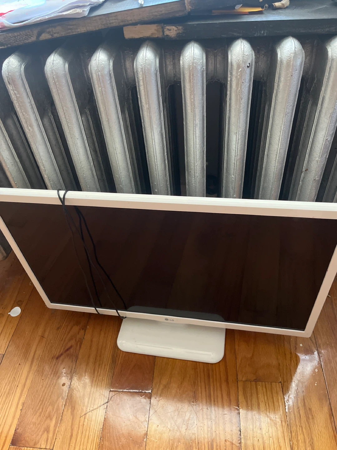 24 inch lg tv for 60$ prices negotiable