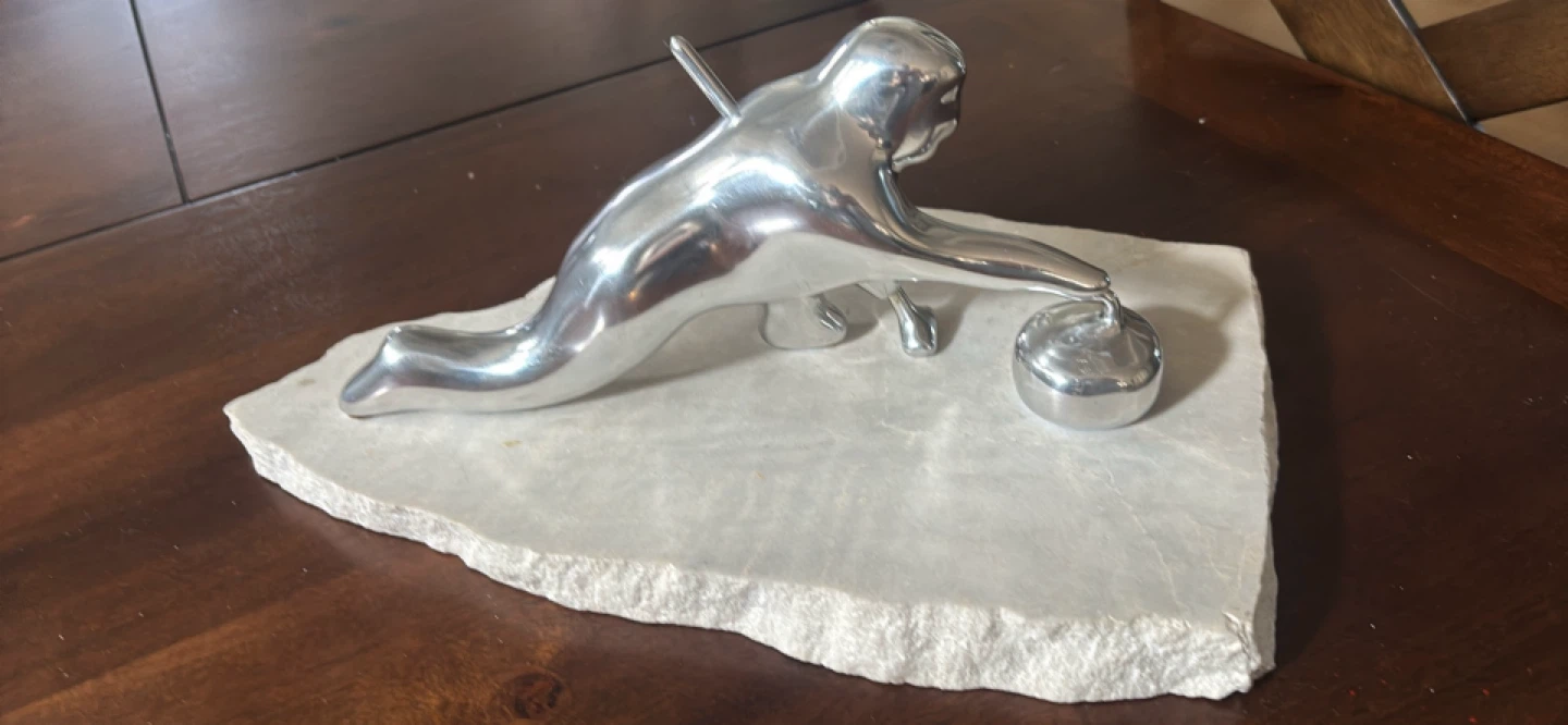 Curling Player Sculpture on Stone Base - photo 5