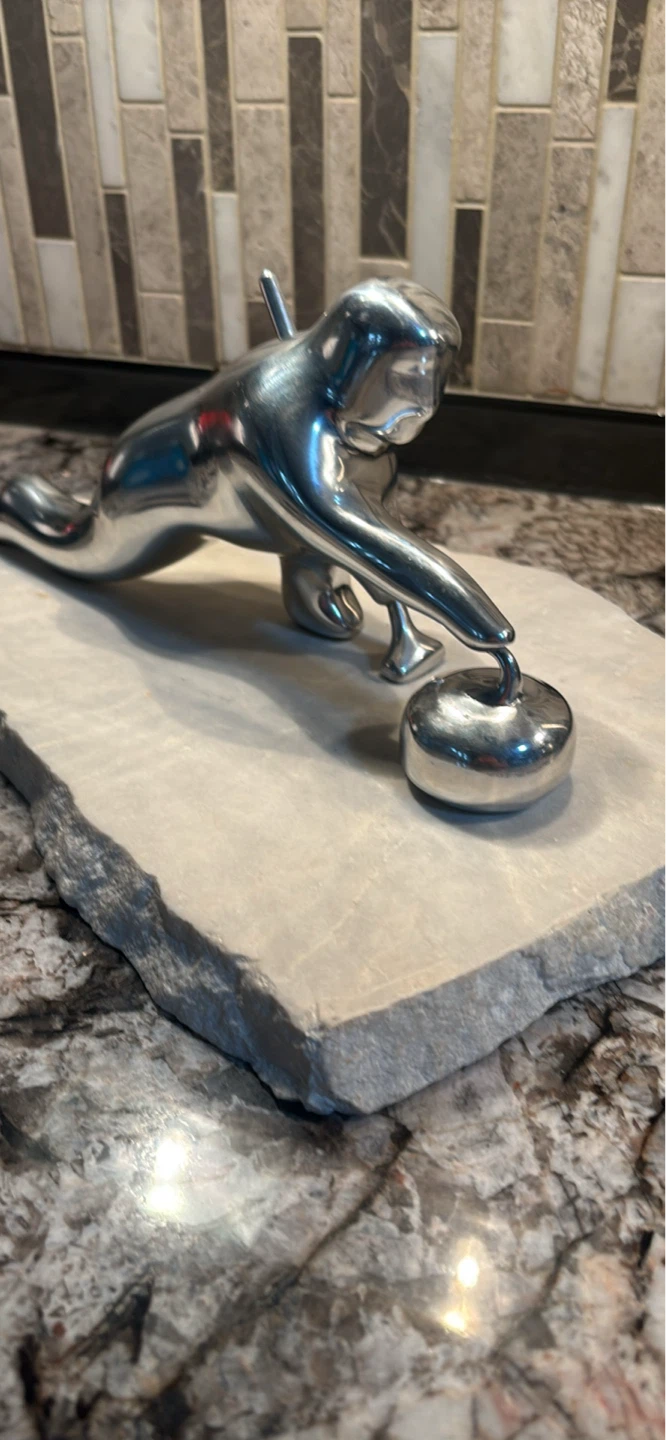 Curling Player Sculpture on Stone Base - photo 2