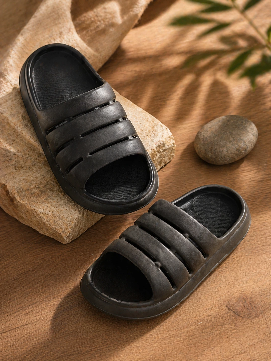 ✨ UGG Canada Comfort Slides – Size 7 ✨