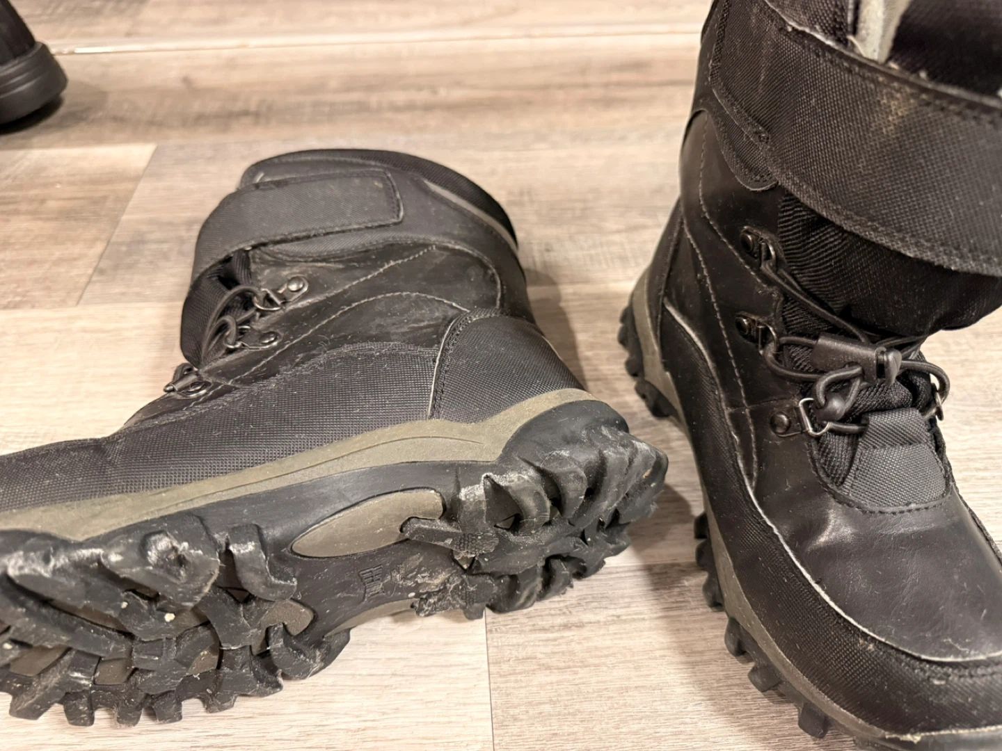 COUGAR Winter Boots – Excellent Condition