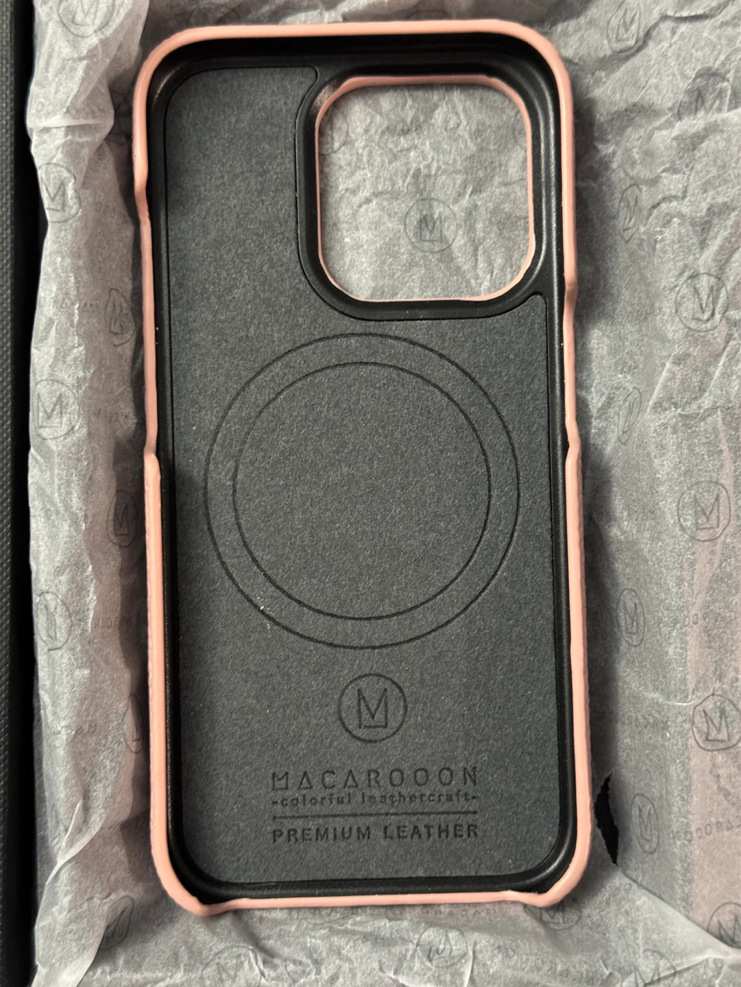 Macaroon Pink Sleek iPhone 15 Pro MagSafe Leather Case - photo 2