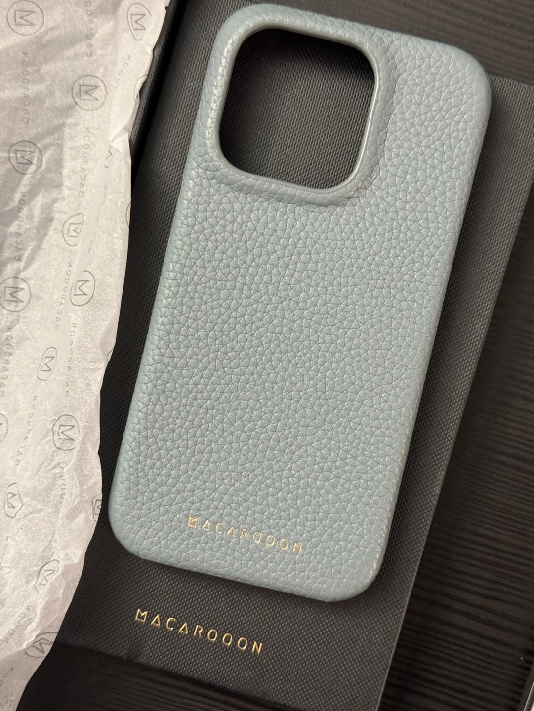 Macaroon Ice Blue Sleek iPhone 15 Pro MagSafe Leather Case