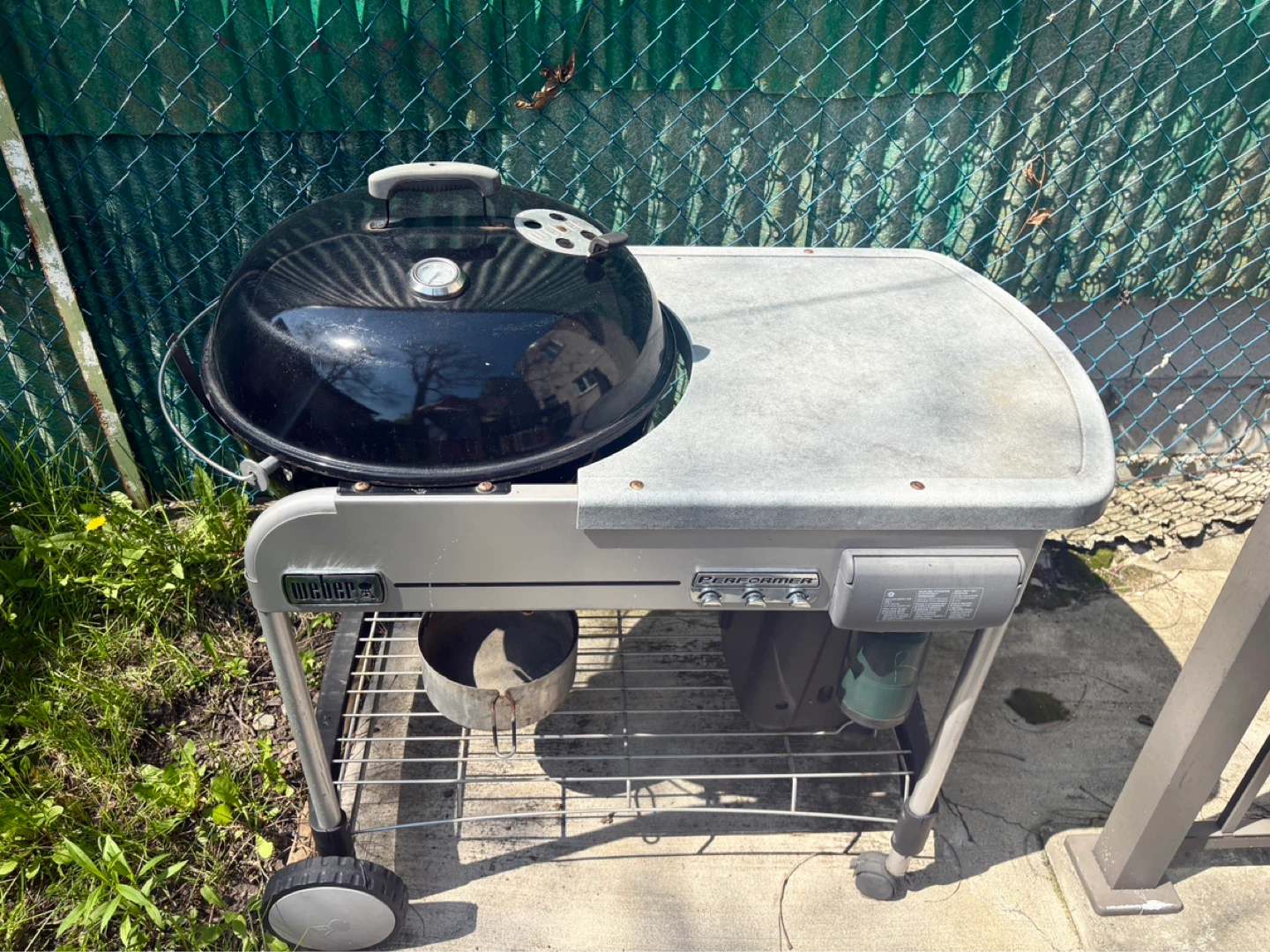 Weber Performer Deluxe 22" Charcoal Grill - photo 2