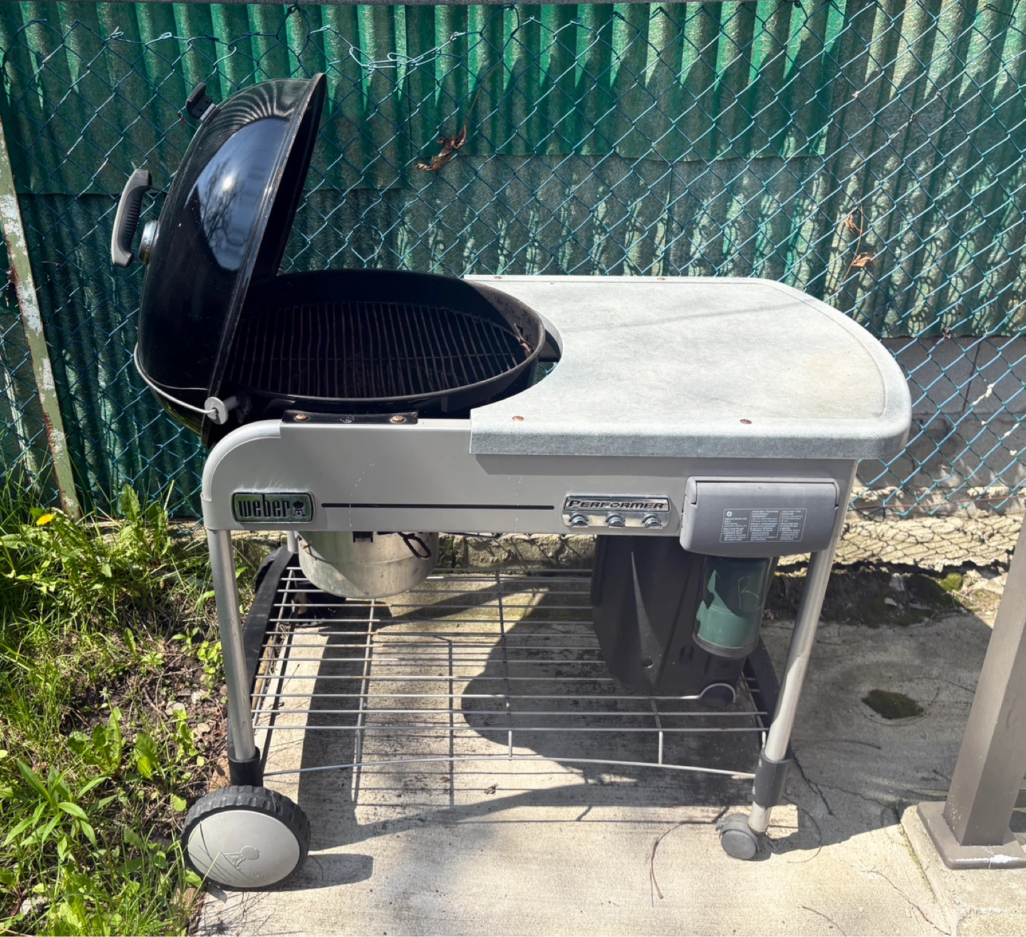 Weber Performer Deluxe 22" Charcoal Grill - photo 3