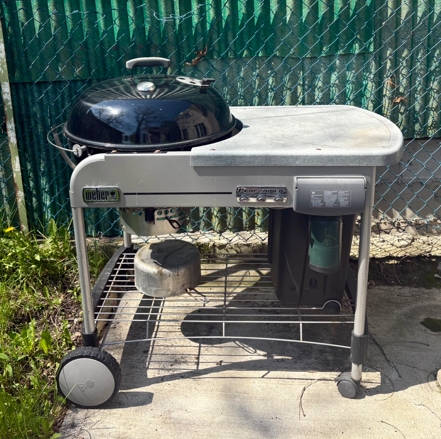 Weber Performer Deluxe 22" Charcoal Grill