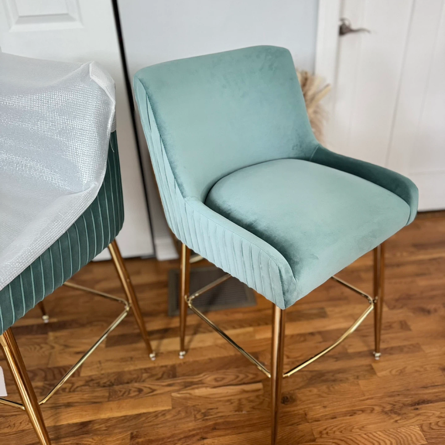 Set of 2 Teal Velvet Bar Stools with Gold Legs - photo 5
