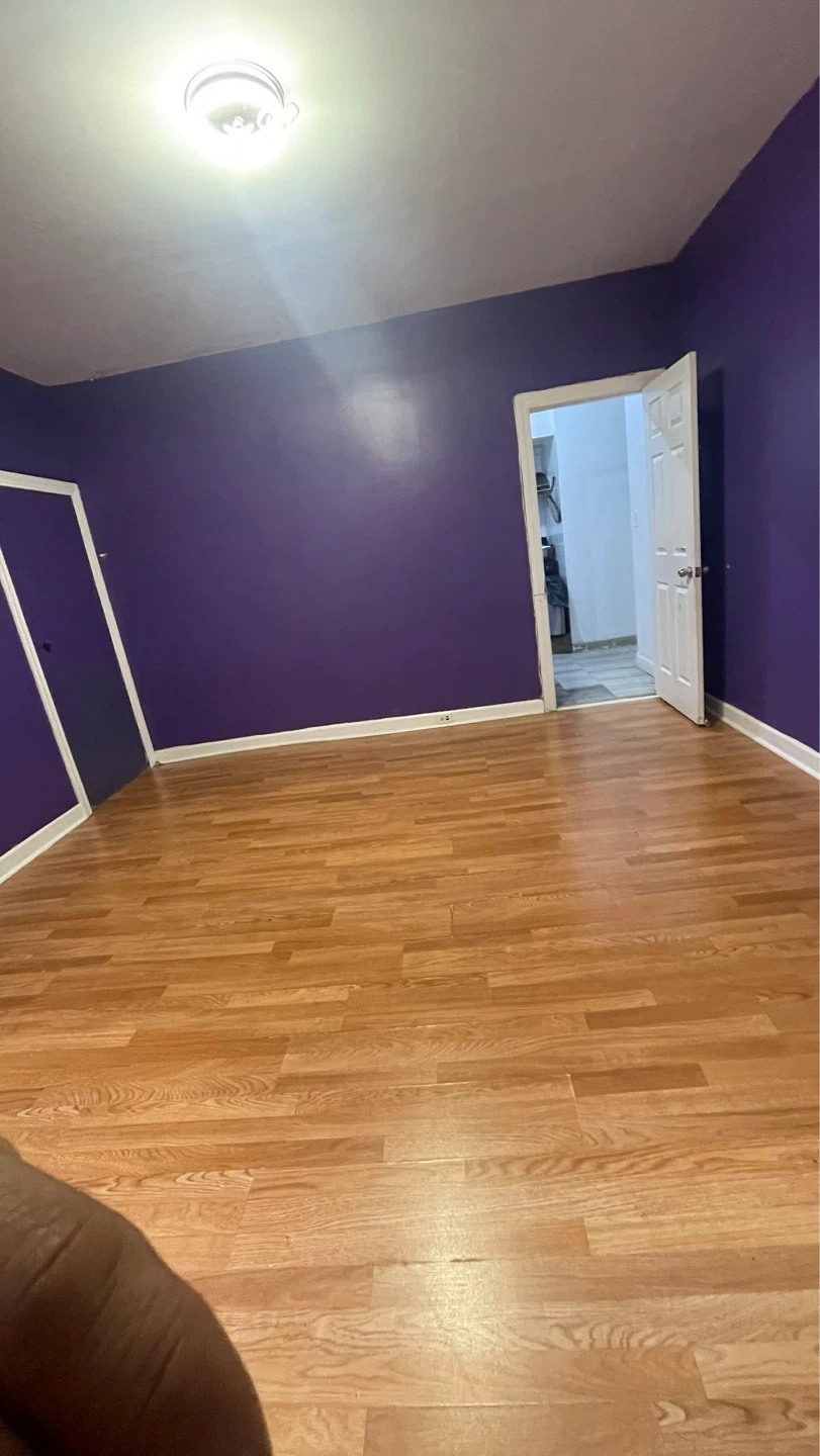 Empty Room with Hardwood Floors - photo 5