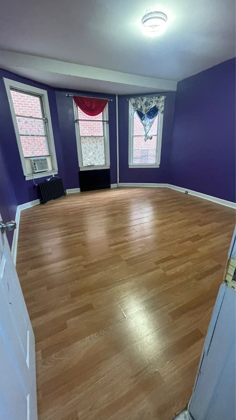 Empty Room with Hardwood Floors - photo 3