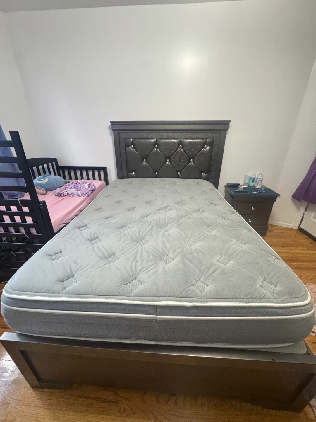 Queen size mattress with box spring for sale. - photo 2