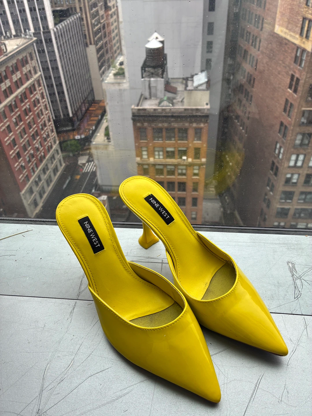 Nine West Yellow Patent Leather Pointed Toe Mules - Size 8M - photo 4