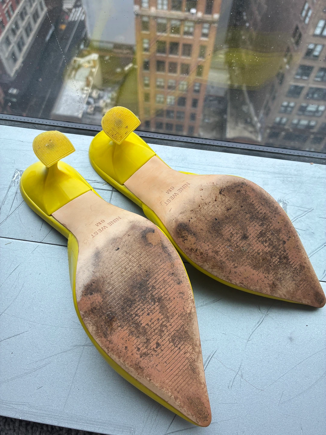 Nine West Yellow Patent Leather Pointed Toe Mules - Size 8M - photo 3