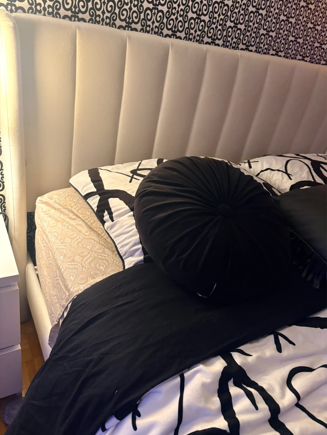 Velvet Upholstered Headboard - photo 4
