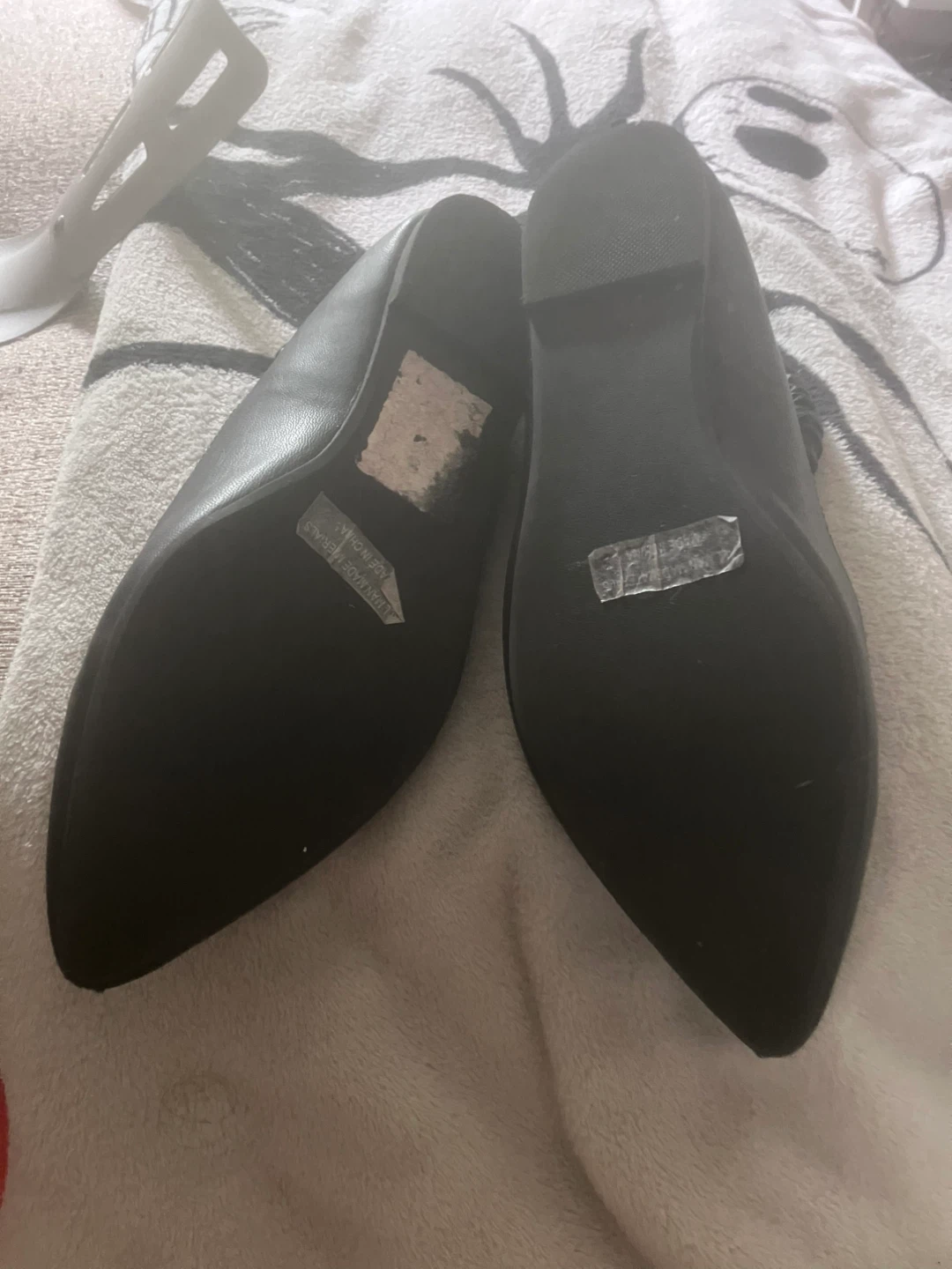 Vionic Women's Black Pointed Toe Flats - photo 2